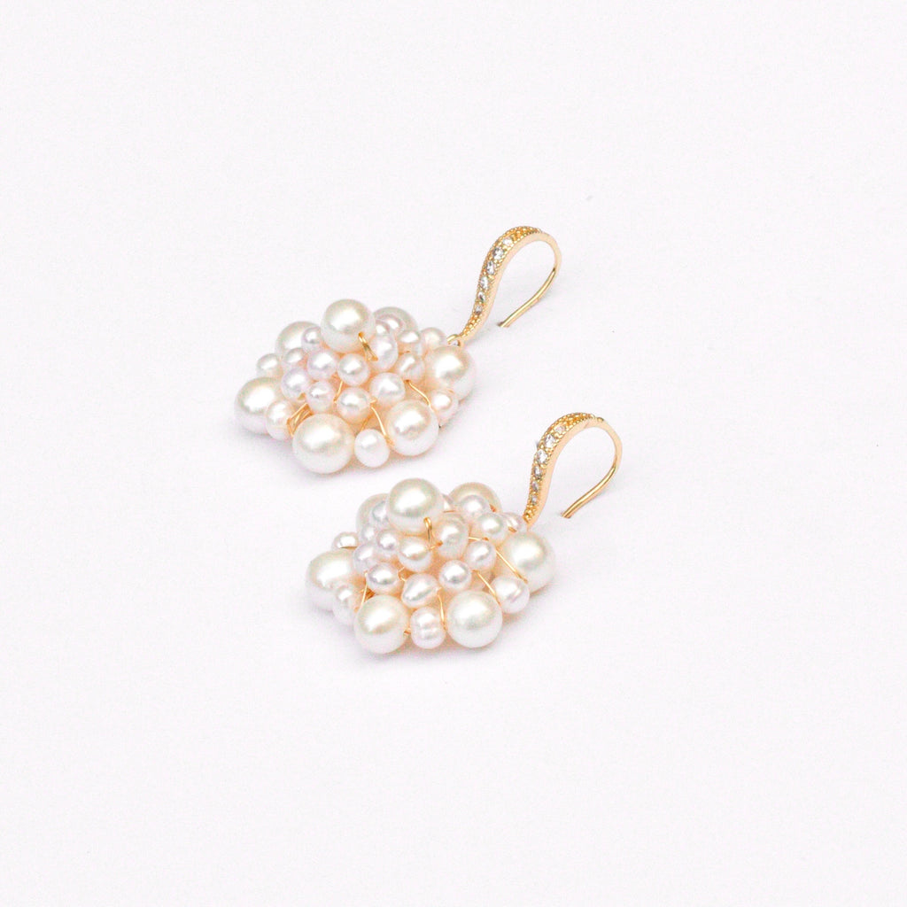 Glitzy Hook + Pearl Cluster
