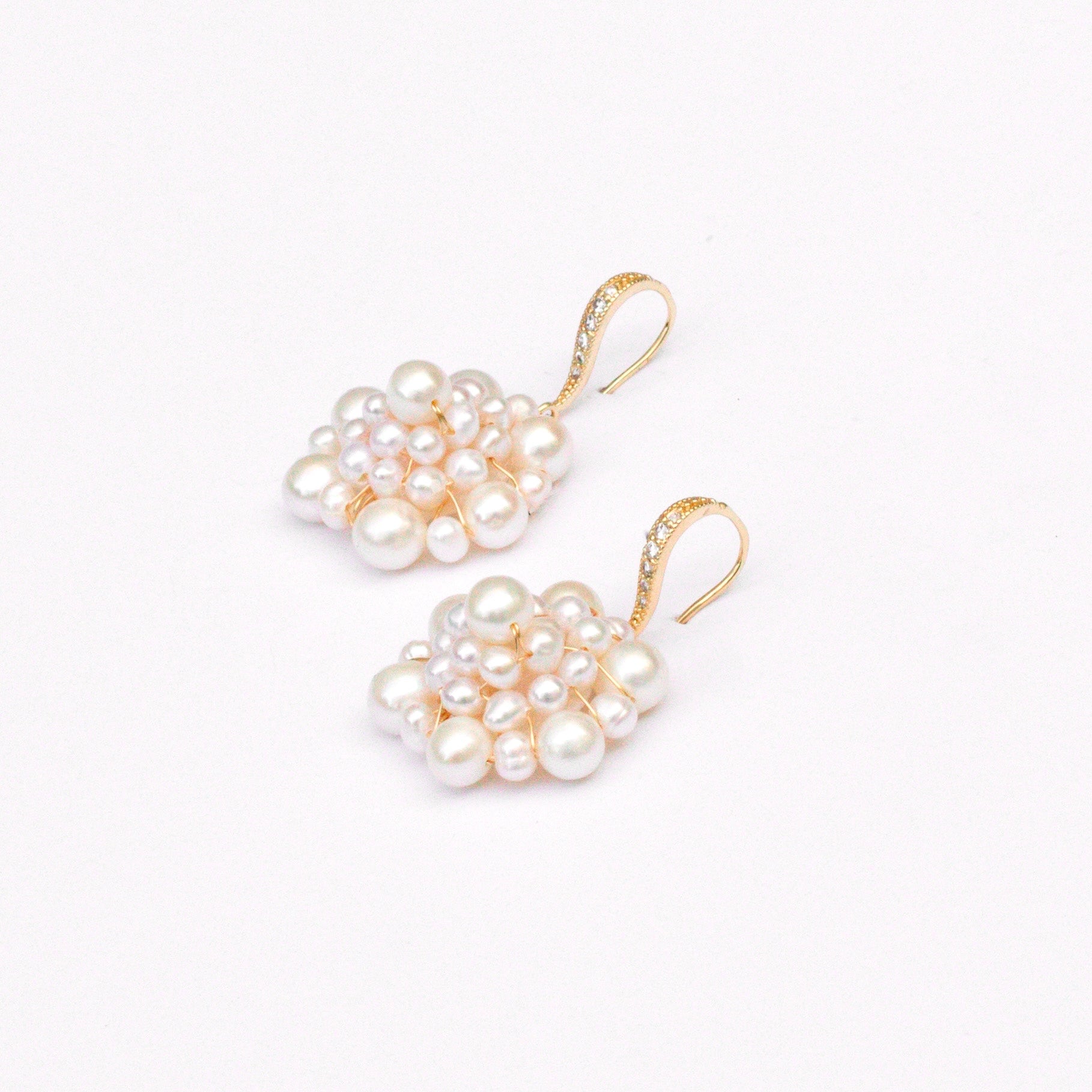 Glitzy Hook + Pearl Cluster