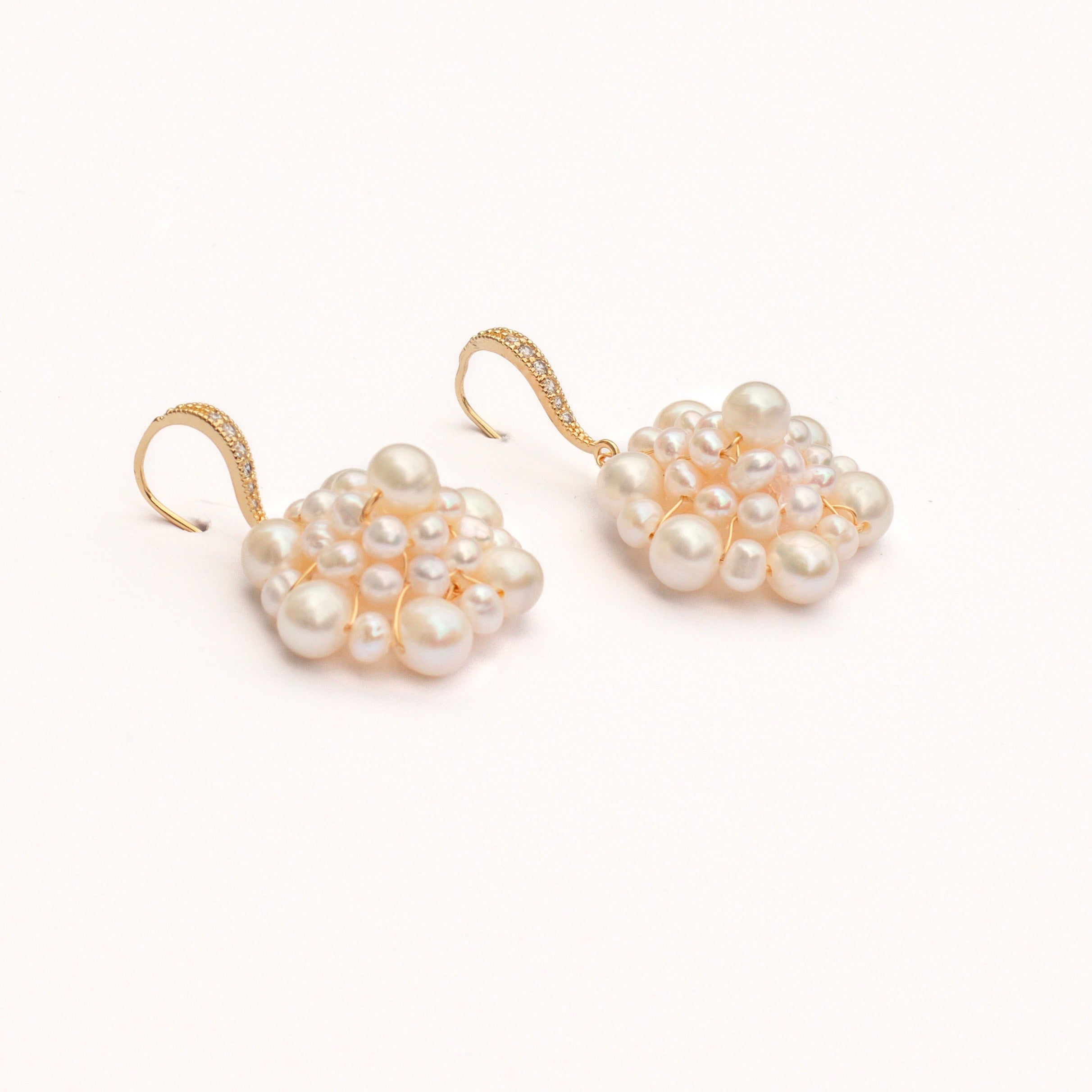 Glitzy Hook + Pearl Cluster