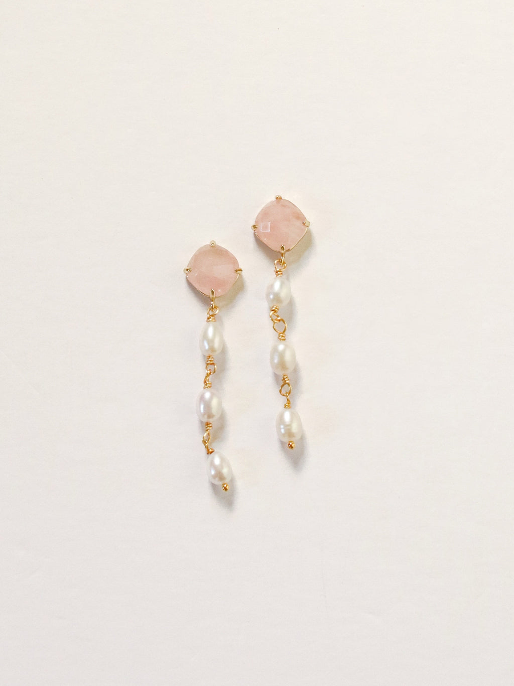 Rhombus + 3 Pearl Drop In 3 stone color options