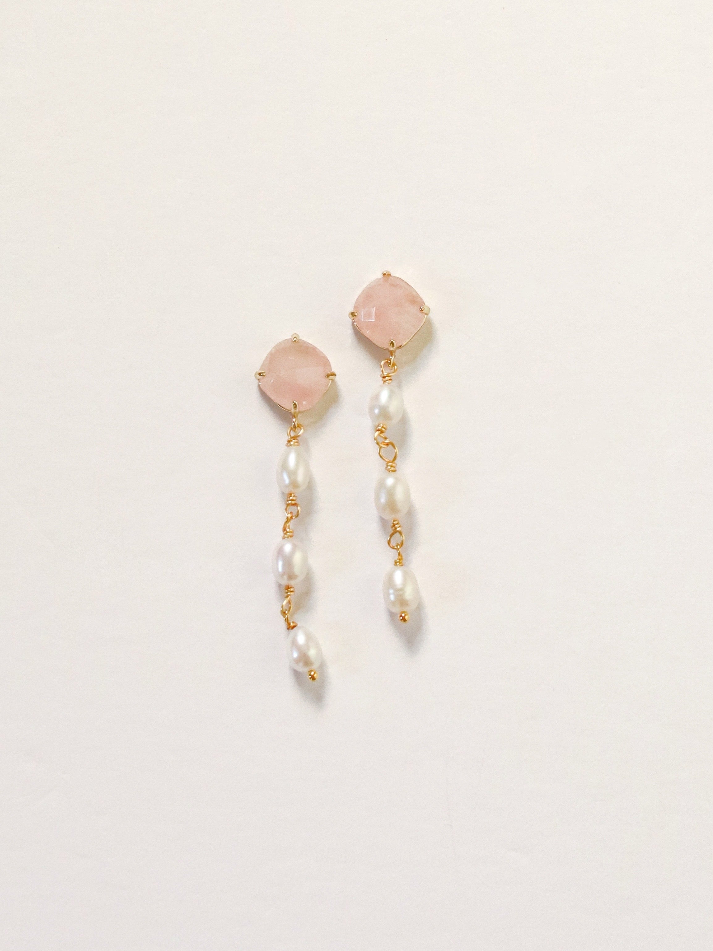 Rhombus + 3 Pearl Drop In 3 stone color options