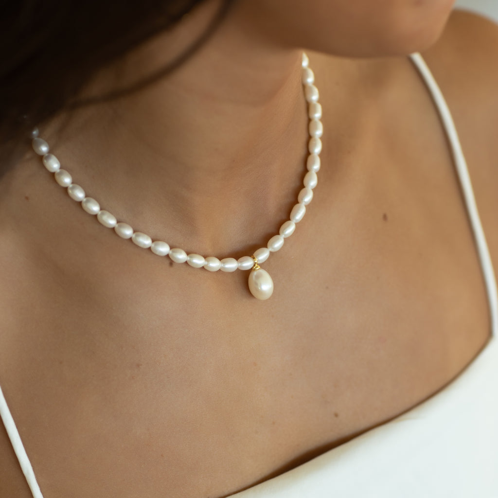 Drop Pearl Necklace