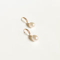 Dainty Glitzy Hook Pearls