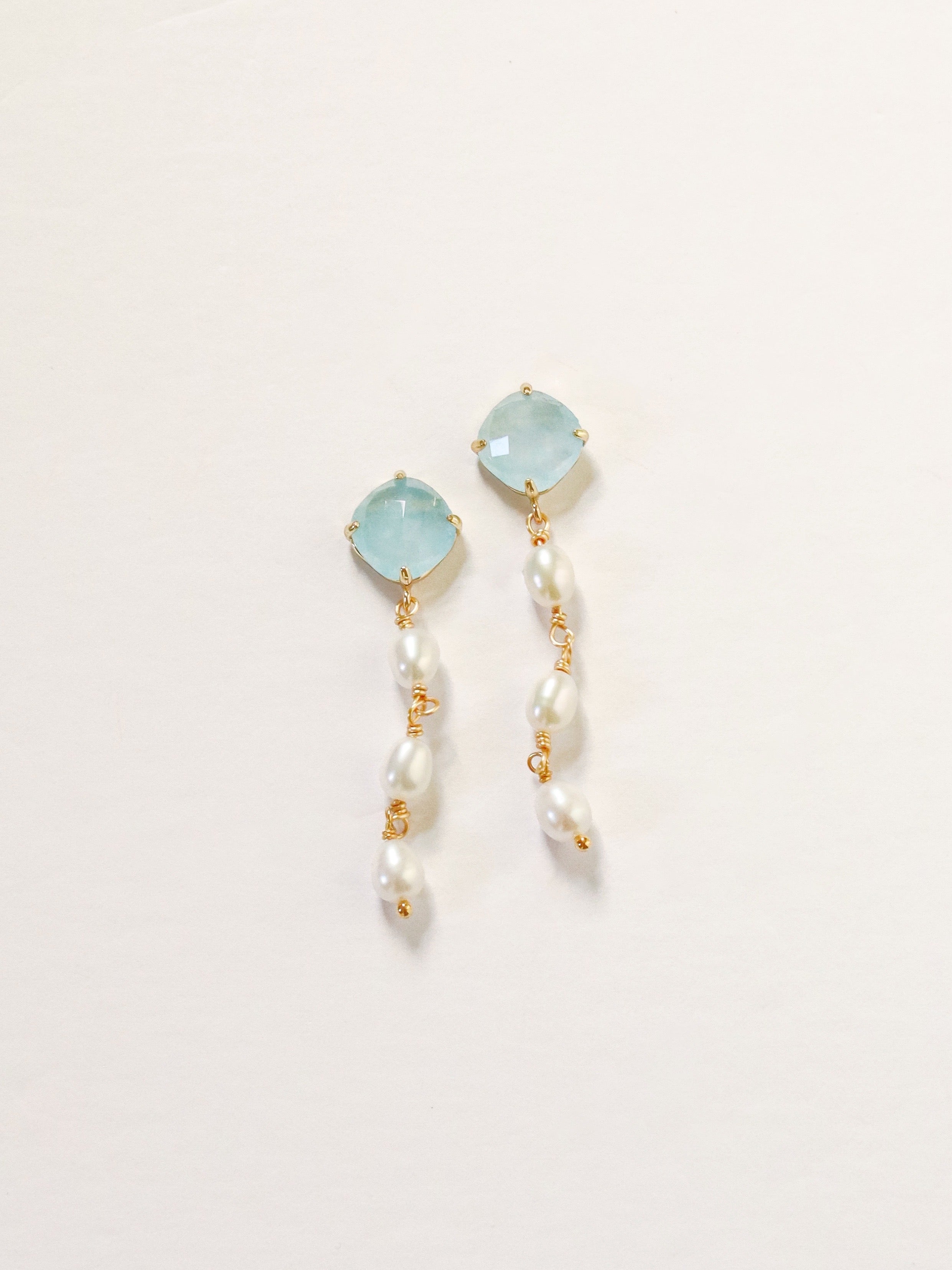 Rhombus + 3 Pearl Drop In 3 stone color options