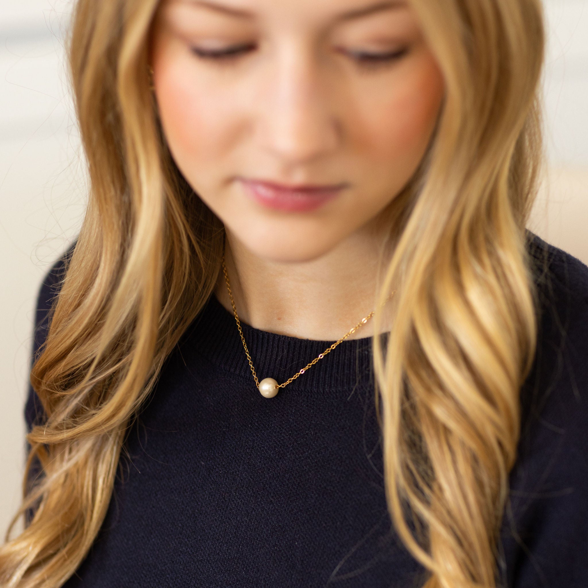 Dainty Pearl Pendant Necklace