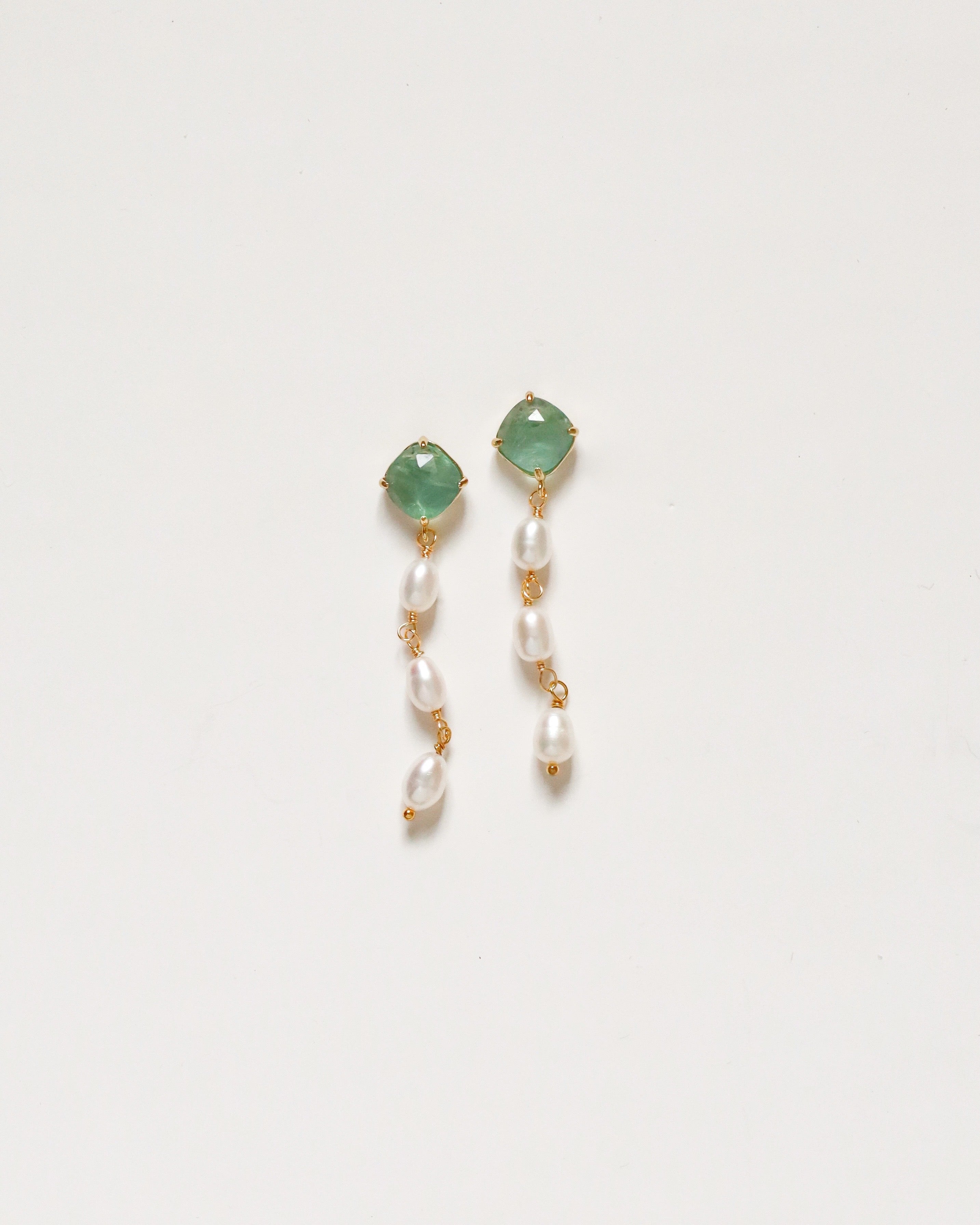 Rhombus + 3 Pearl Drop In 3 stone color options