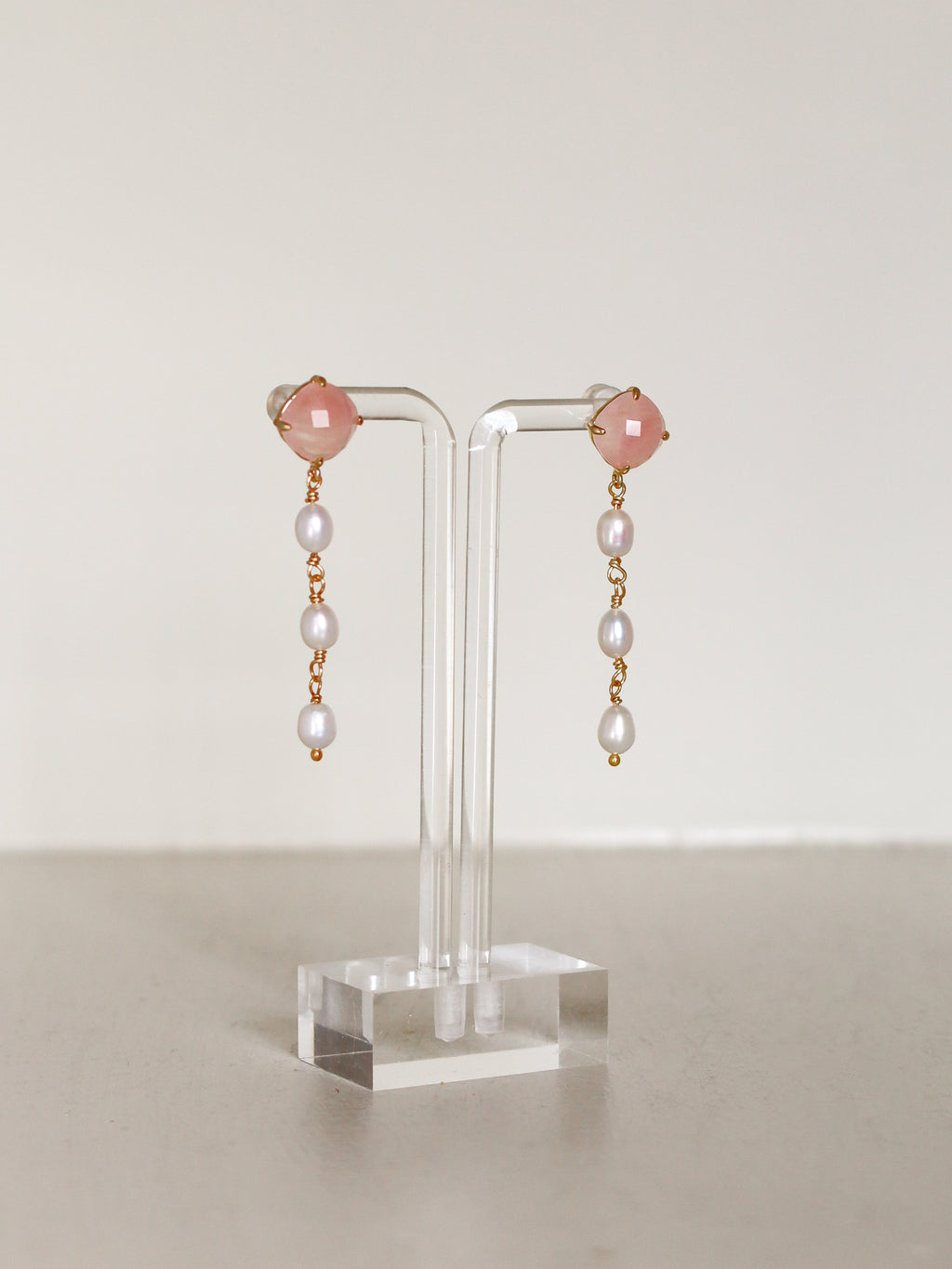 Rhombus Rose Quartz + 3 Pearl Drop
