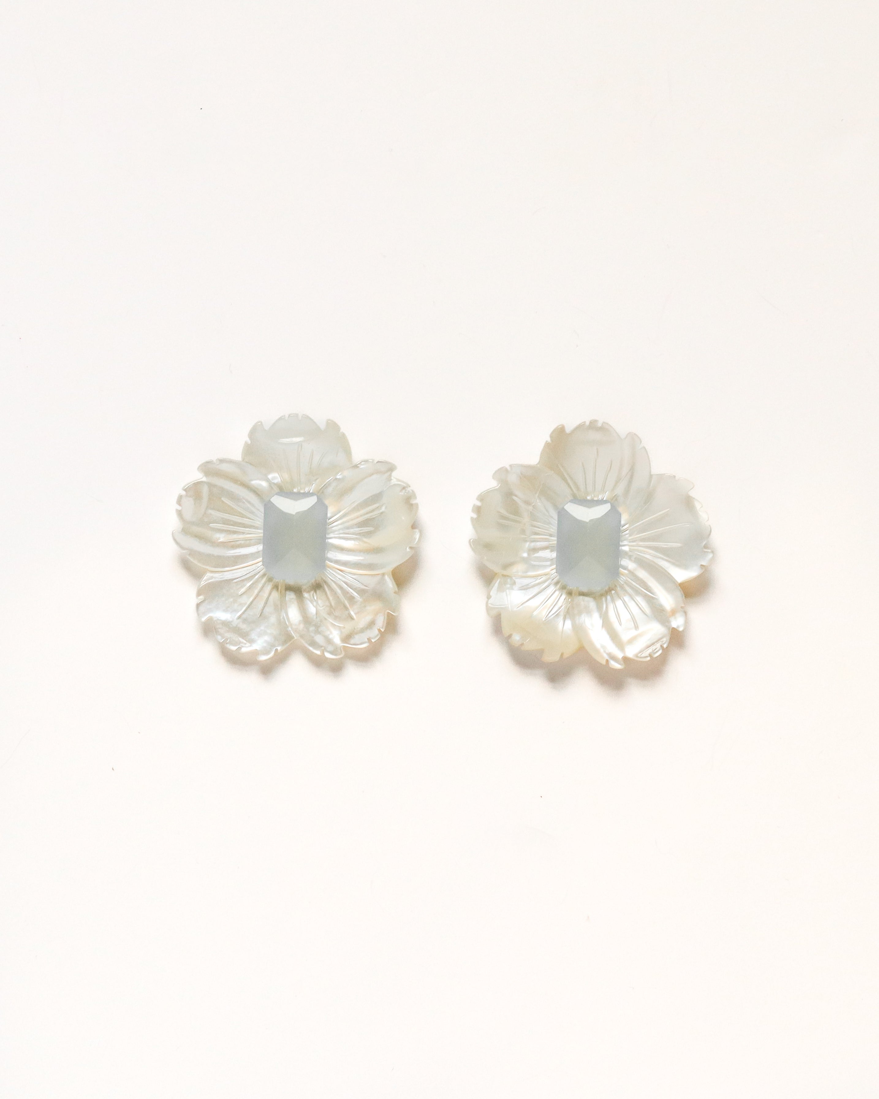 (Pre-Order) Flower Pearl Studs in Blue