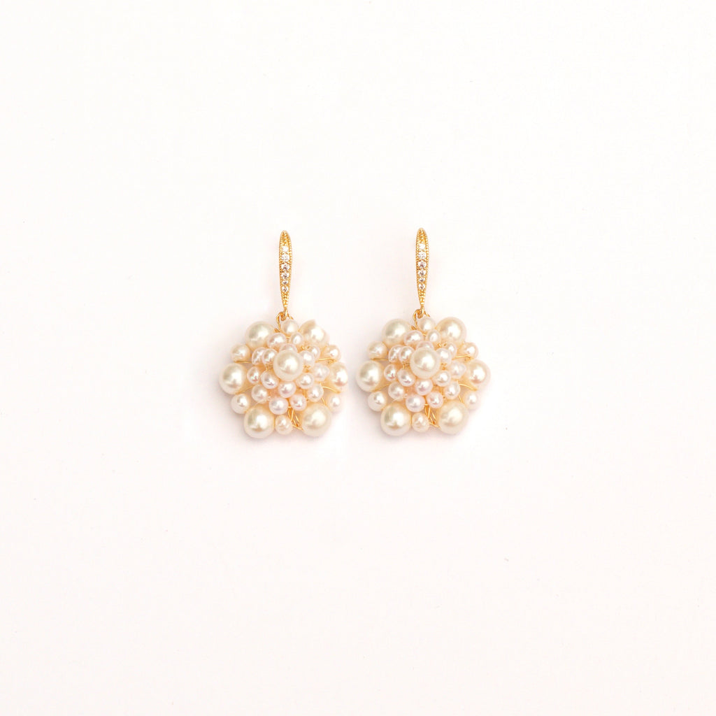 Glitzy Hook + Pearl Cluster