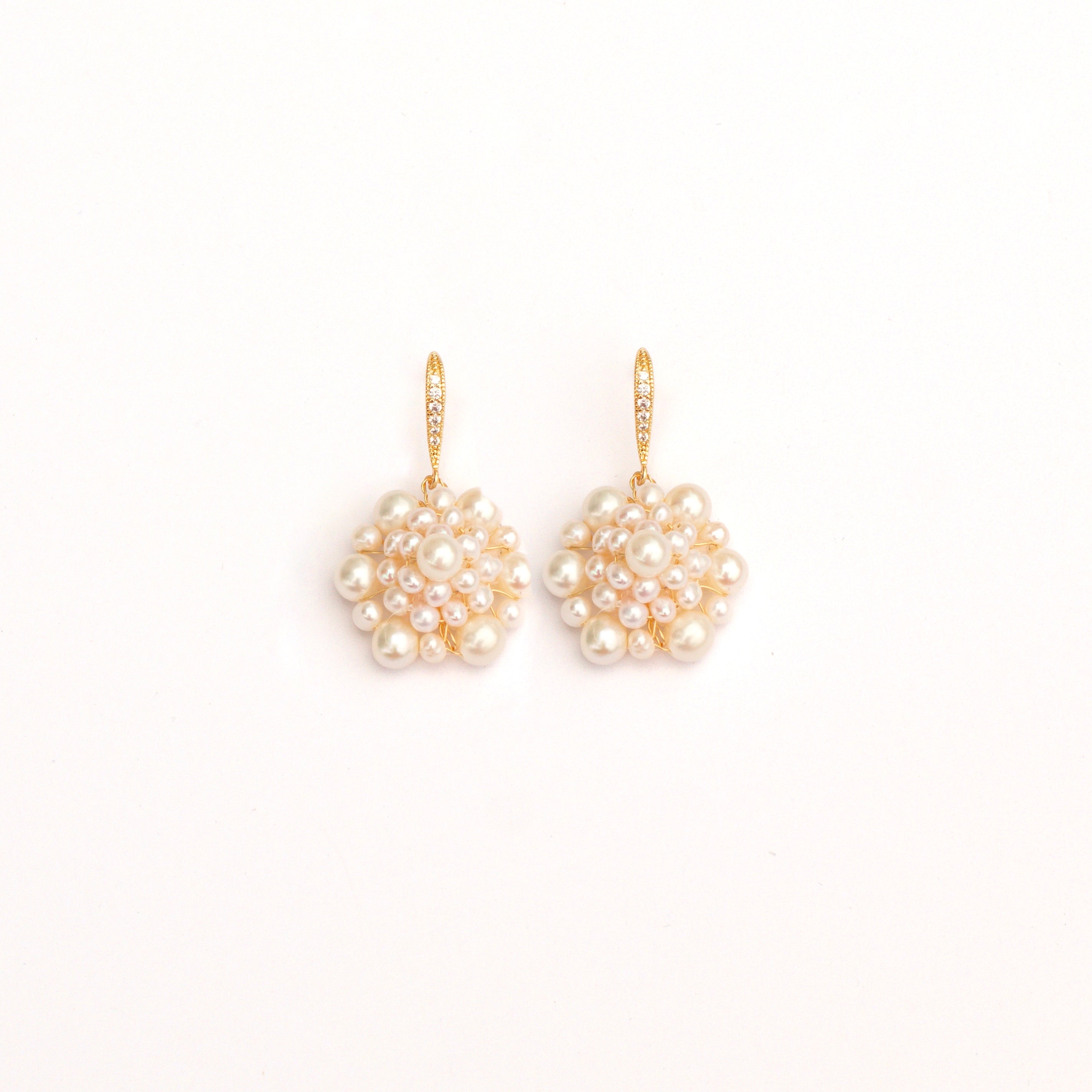 Glitzy Hook + Pearl Cluster