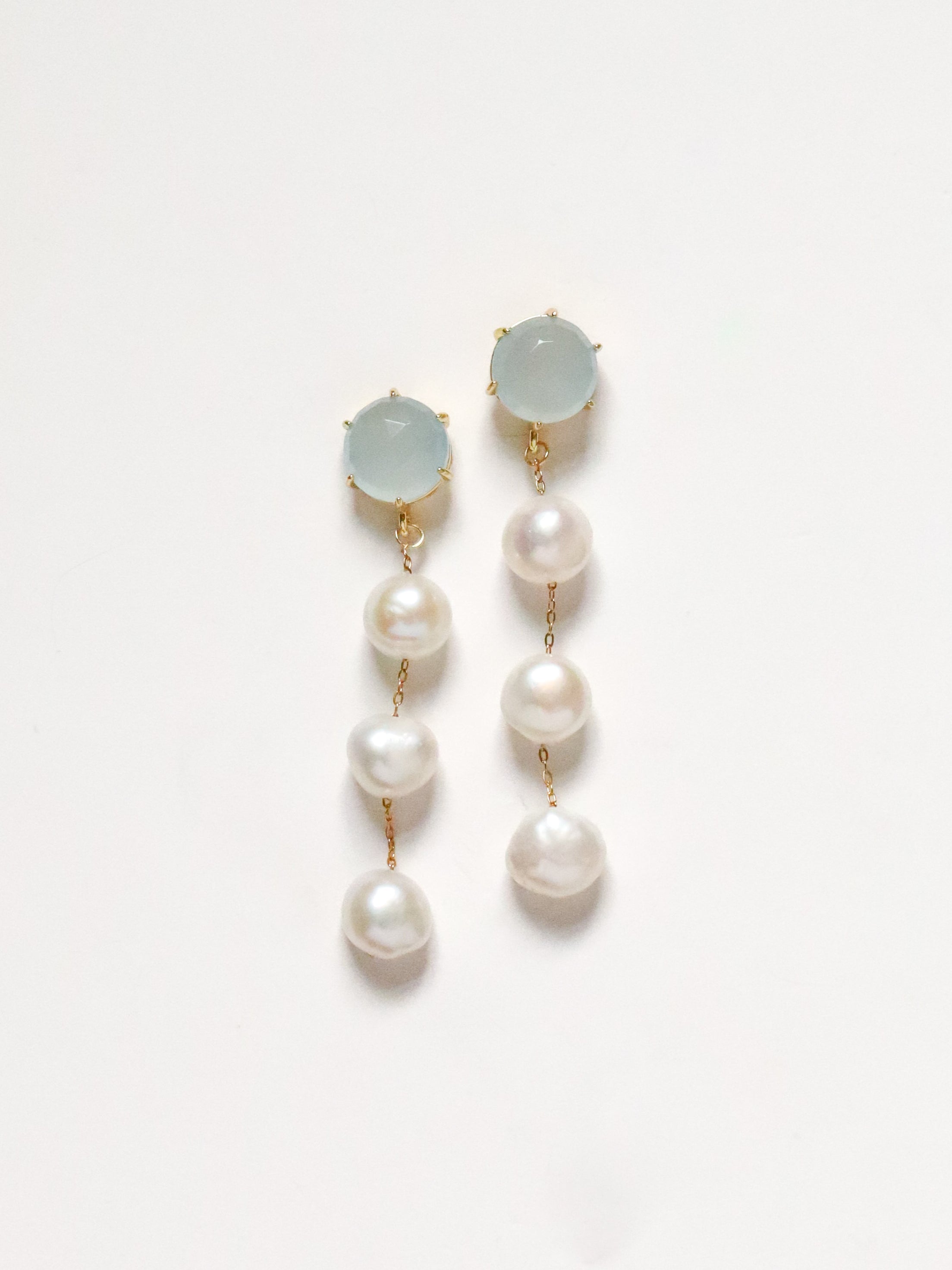 Round light Blue + 3 Pearl Drop