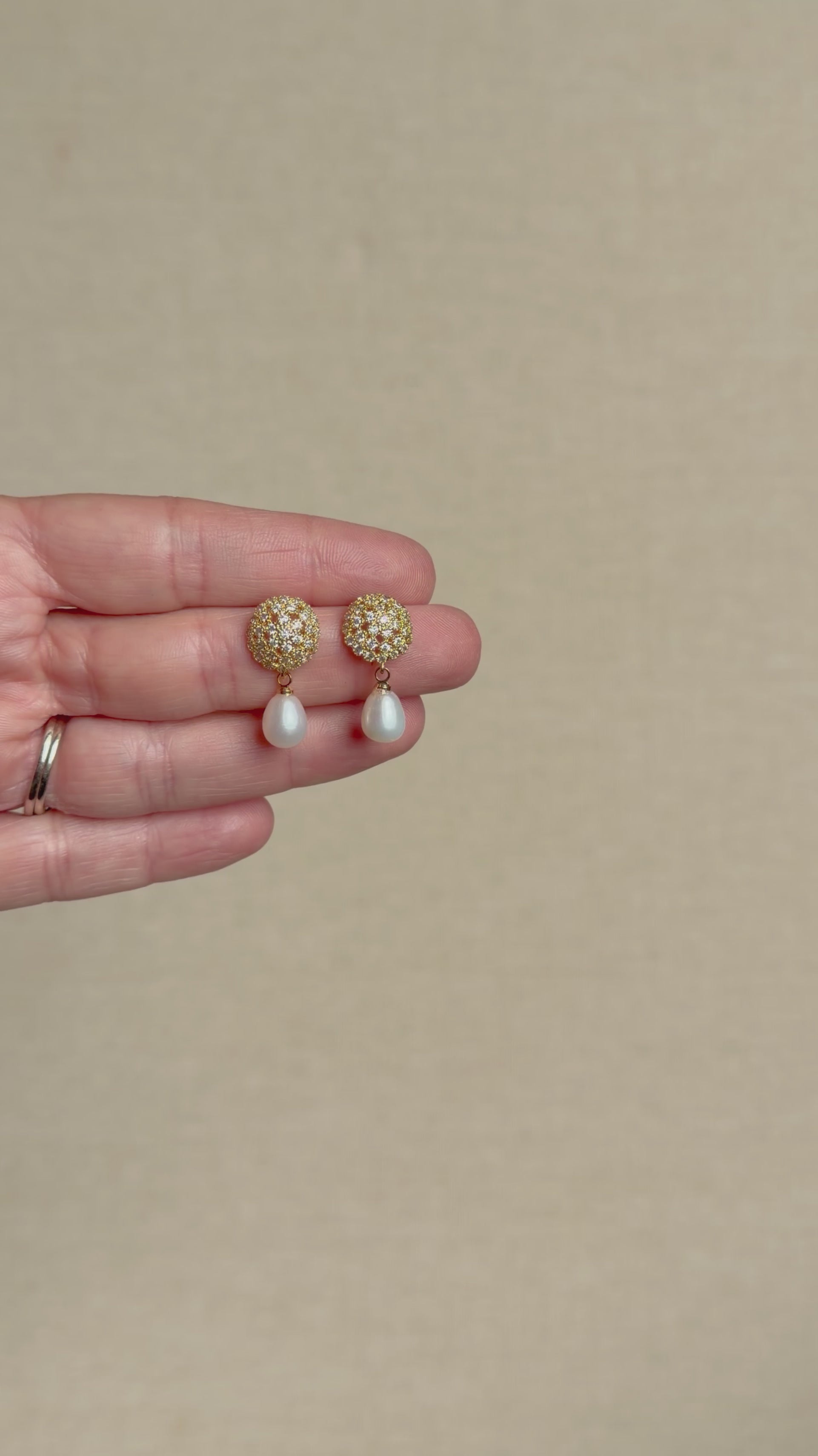 Round Diamond Cluster + Pearl