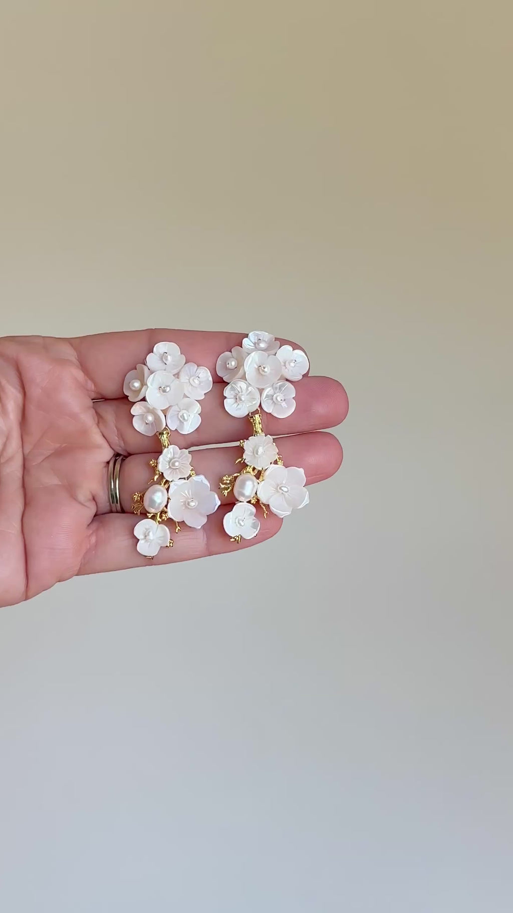 Bouquet + Delicate Drop