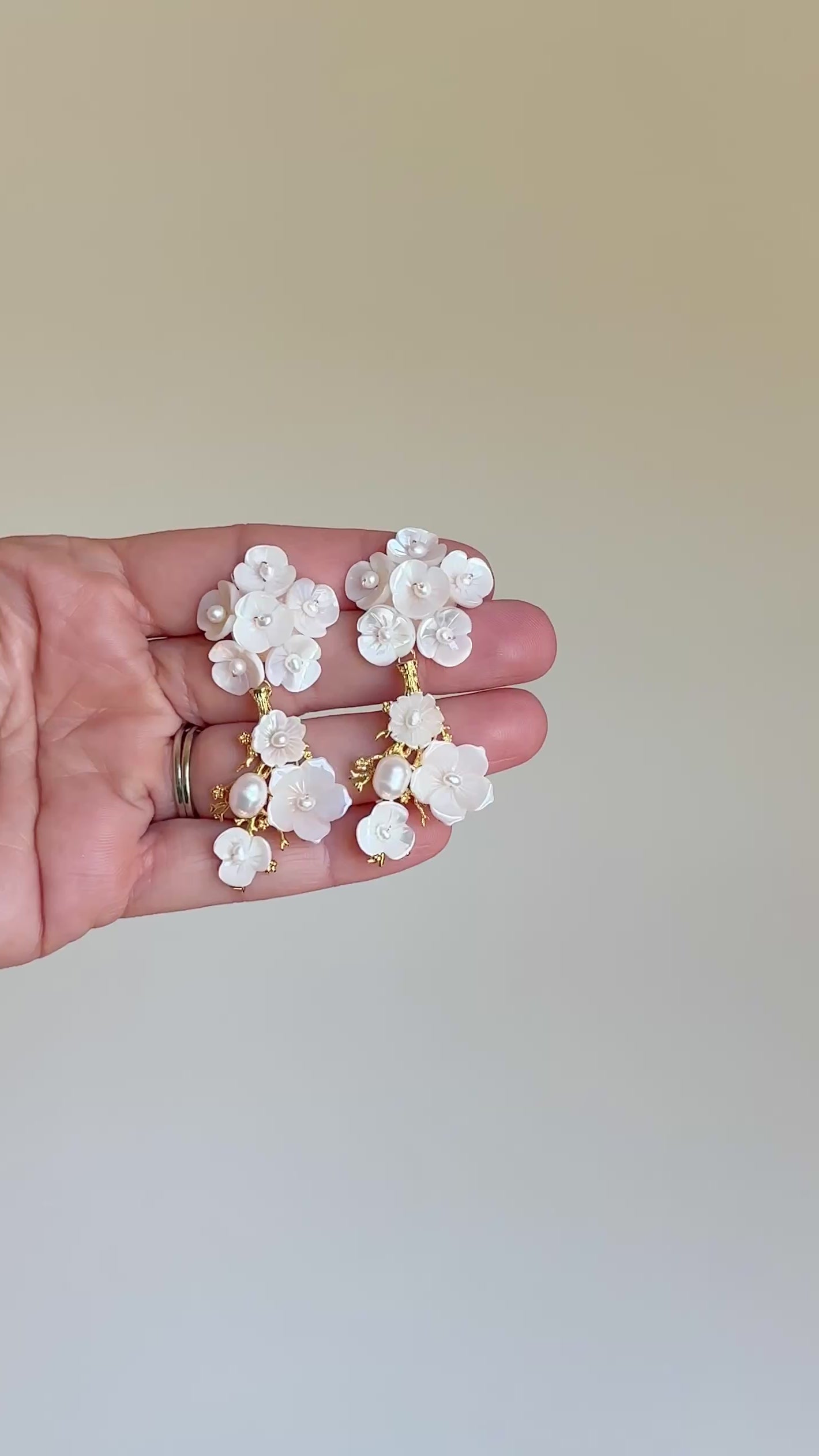 Bouquet + Delicate Drop