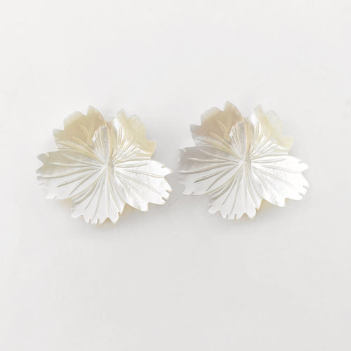 (Pre-Order) Pearl Flower Shell Studs
