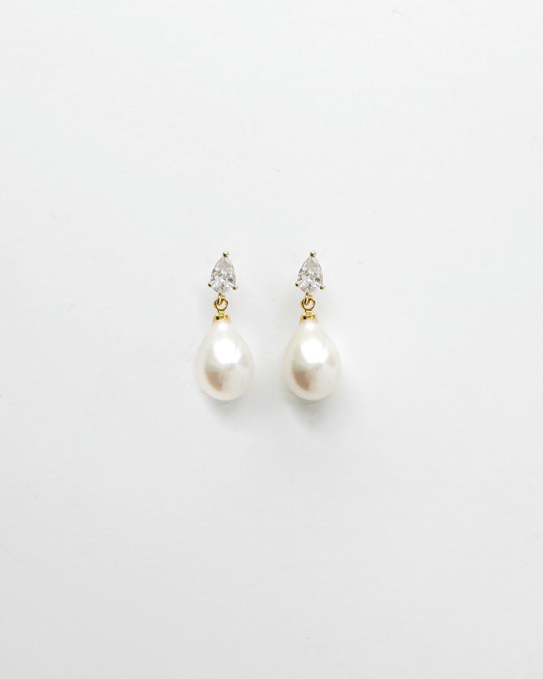 Dainty Diamond Pearls