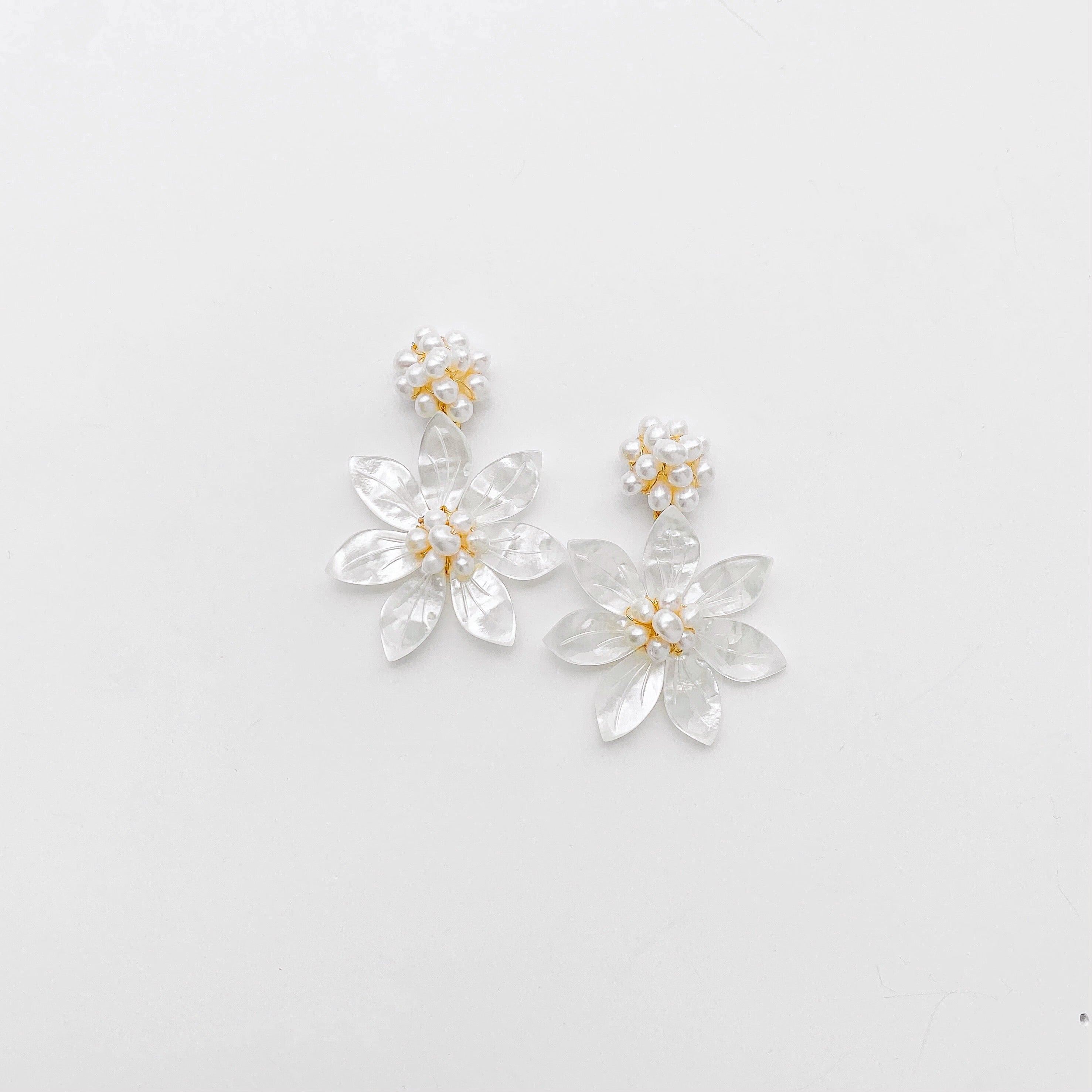 Pearl Cluster + Large Pearl Flower